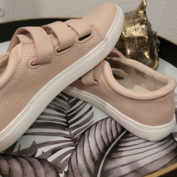 Pink Kenneth Cole Reaction Tennis Shoe - Picture 4 of 4